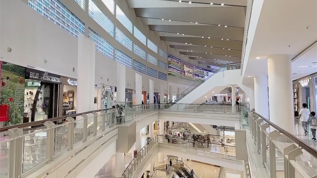 queens mall